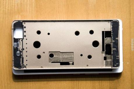 ZTE Nubia Z9: nuove immagini ne mostrano la scocca in metallo zte-nubia-z9-metal2