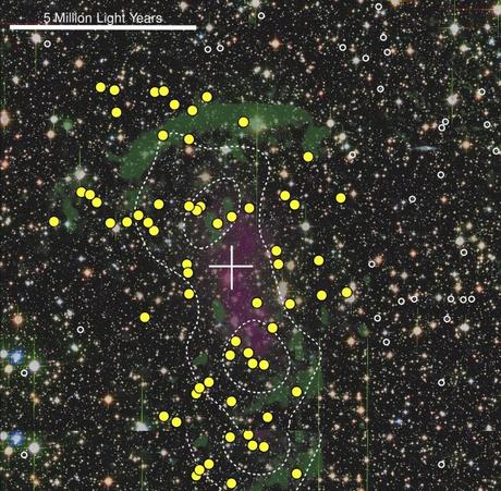 Uno tsunami cosmico come sveglia per galassie comatose