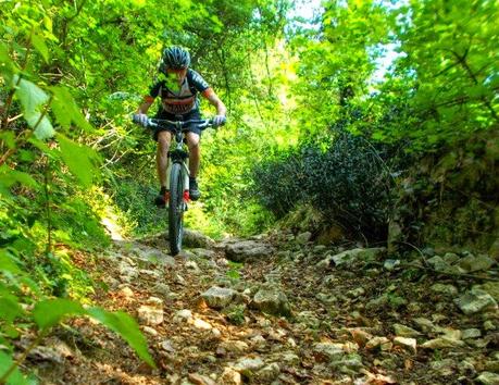 Double-bubble mtb circuit returns 52 km x 1565 mt+