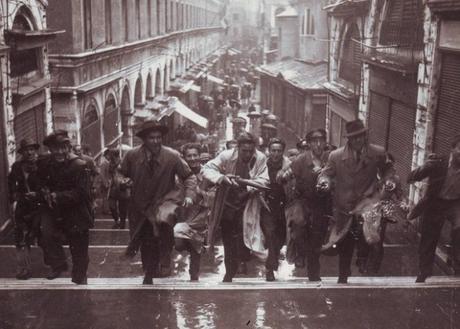 25 Aprile: festeggiamenti sul ponte di Rialto.