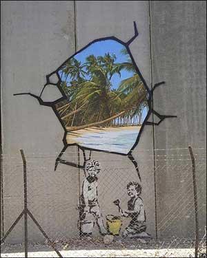 Graffito di Banksy sul muro della Striscia di Gaza