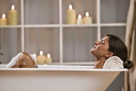 Applicazioni delle Tisane per via esterna: Bagno alla Passiflora, Lozione all'Ortica - seconda parte Applicazioni delle Tisane per via esterna: Bagno alla Passiflora, Lozione all'Ortica - seconda parte