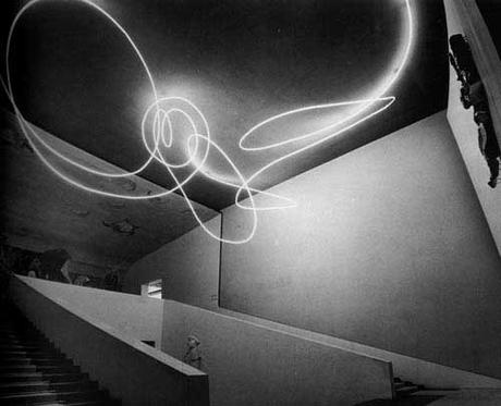 Lucio Fontana - Struttura al neon per la ix triennale di milano 1951