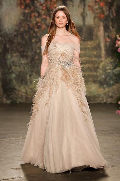 Jenny Packham presenta la sua collezione sposa 2016 ispirata alle fate Modello Cordelia