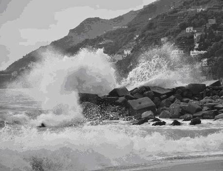 GUARDO IL MARE E CONTO TUTTI I MIEI LIMITI.