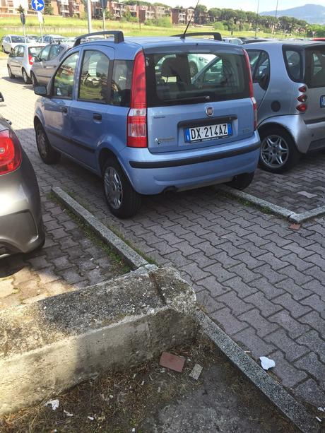 Parcheggio di Tor Vergata. Il grande reportage in 40 foto per una situazione completamente fuori controllo