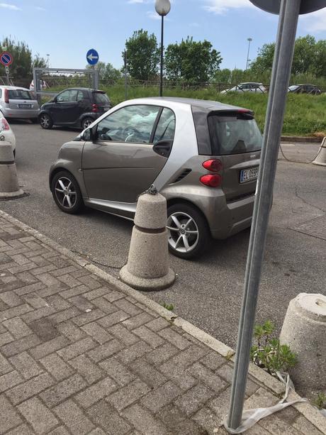 Parcheggio di Tor Vergata. Il grande reportage in 40 foto per una situazione completamente fuori controllo