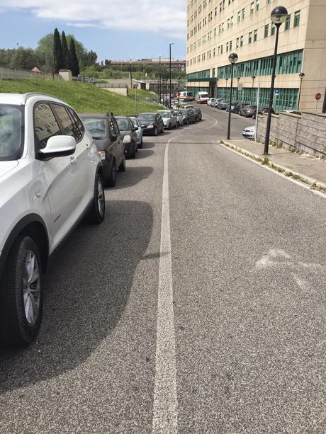 Parcheggio di Tor Vergata. Il grande reportage in 40 foto per una situazione completamente fuori controllo