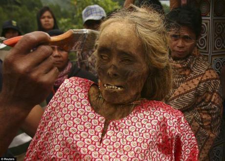 processione-mummie-toraja