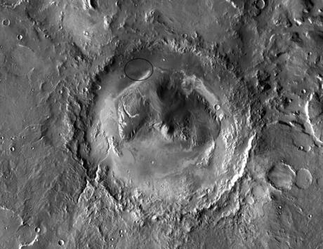 Cratere Galee su Marte. Curiosity è atterrato ai piedi di Monte Sharp, al centro di questo cratere.  Crediti: Courtesy NASA/JPL-Caltech