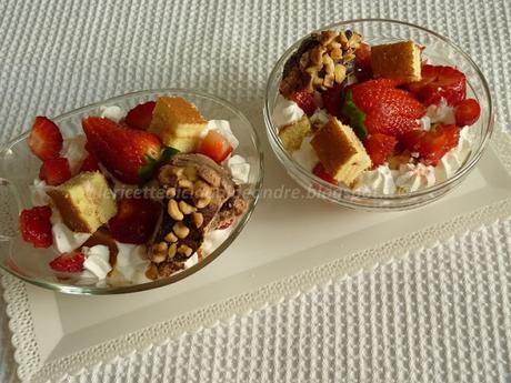 Coppette veloci con gelato, fragole e panna, per una merenda golosa