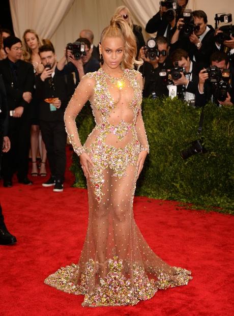 MET BALL 2015-La fiera delle nudità!