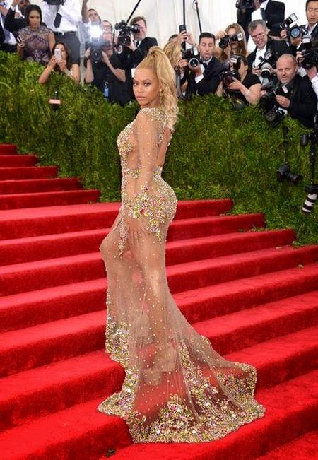 MET BALL 2015-La fiera delle nudità!