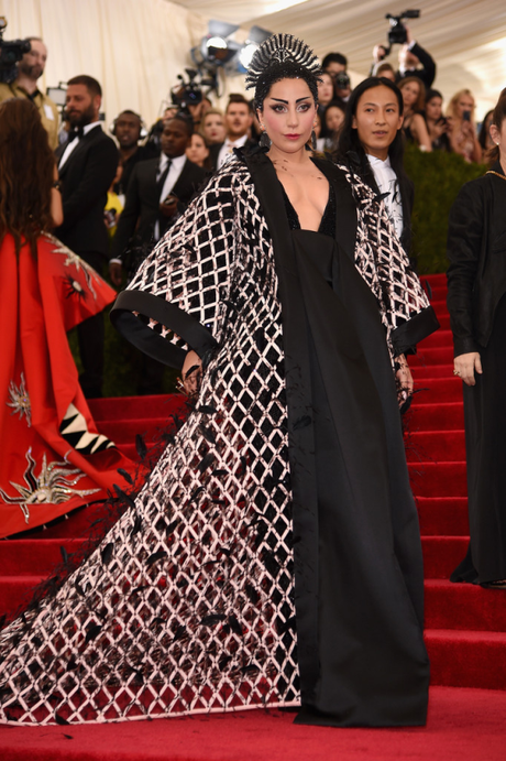 MET BALL 2015-La fiera delle nudità!