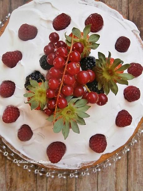 Torta con Crema di Lemon Curd Fragole e Frutti di Bosco – Senza Lattosio Torta con Crema di Lemon Curd Fragole e Frutti di Bosco – Senza Lattosio