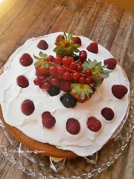 Torta con Crema di Lemon Curd Fragole e Frutti di Bosco – Senza Lattosio Torta con Crema di Lemon Curd Fragole e Frutti di Bosco – Senza Lattosio
