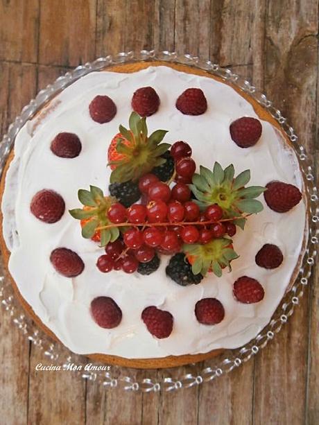 Torta con Crema di Lemon Curd Fragole e Frutti di Bosco – Senza Lattosio Torta con Crema di Lemon Curd Fragole e Frutti di Bosco – Senza Lattosio
