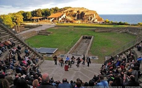 Suggestioni all’imbrunire: musica e teatro al parco del Pausilypon