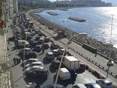 Galleria Vittoria chiusa: per 24 ore il traffico affolla il lungomare Via Partenope riaperta al traffico - foto di Massimo Siciliano