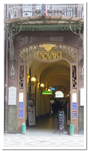 Praga - Il Teatro Liberato di   Jan  Werich e Jiri Voskovec
