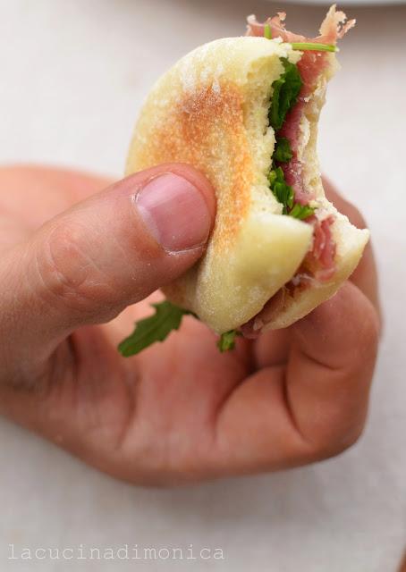 tigelle o crescentina di Modena tigelle o crescentina di Modena