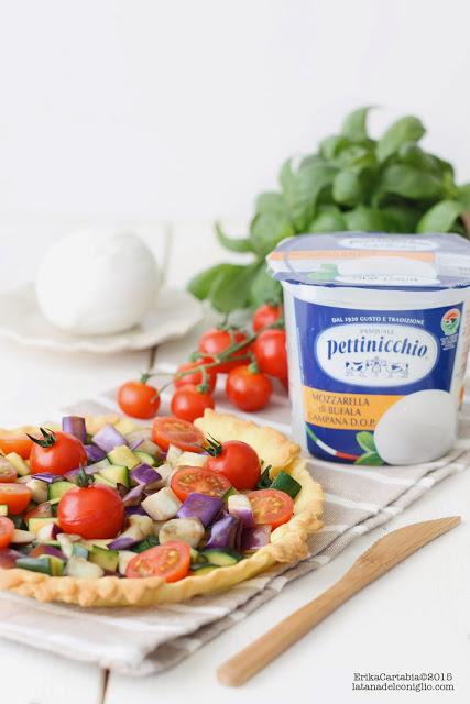 Crostata salata con verdure saltate e mozzarella di bufala Pettinicchio