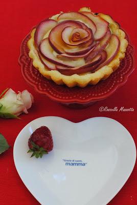 Crostata con rose di mele e crema