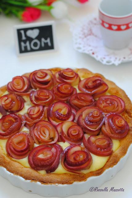 Crostata con rose di mele e crema