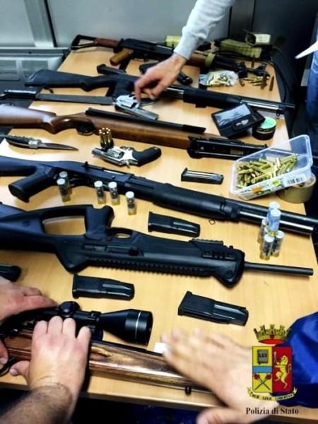 Strage di Secondigliano. Il killer aveva un vero e proprio arsenale. Le foto armi