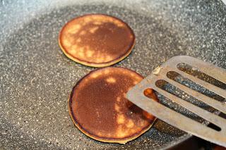 Dorayaki farciti con anko di fagioli azuki - i tradizionali wagashi giapponesi di Doraemon