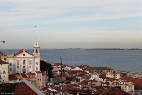Lisbona dall’alto: dal Miradouro de Santa Luzia al Castello di São Jorge.