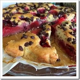 Torta vegan fragole e gocce di cioccolata Torta vegan fragole e gocce di cioccolata