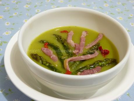 Vellutata di asparagi con pancetta croccante