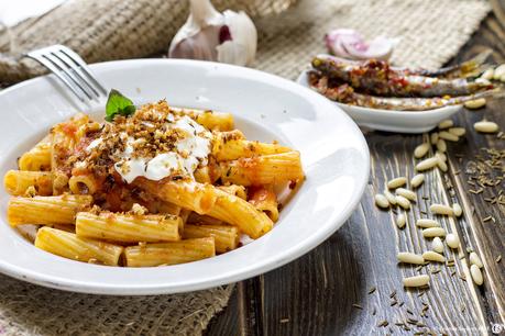 maccheroni-al-pomodoro-e-acciughe-ricette-veloci-primi-contemporaneo-food