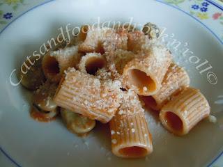 Mezze maniche di saragolla risottate con ragù di fave e guanciale