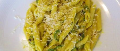 Pennette alla carbonara di zucchine in fiore