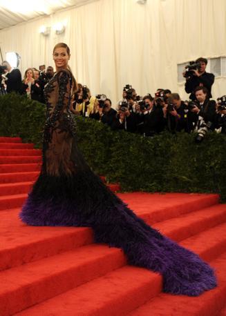 Beyonce attends the Costume Institute Benefit at The Metropolitan Museum of Art May 7, 2012, celebrating the opening of Schiaparelli and Prada: Impossible Conversations.  AFP PHOTO /  TIMOTHY A. CLARY