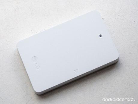 LG G4: hands-on con il caricatore delle batterie esterno