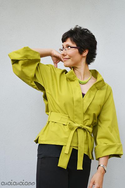 Il cartamodello giacca kimono Suzuran senza sprechi! Un kimono femminile con disegno francese e stile giapponese, perfetto per la primavera. Il layout del modello permette di usare ogni centimetro di un rettangolo di tessuto, senza sprecare stoffa! Una recensione di www.cucicucicoo.com