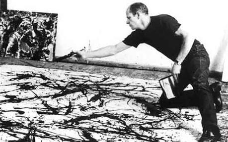 Jackson Pollock a lavoro su un dipinto