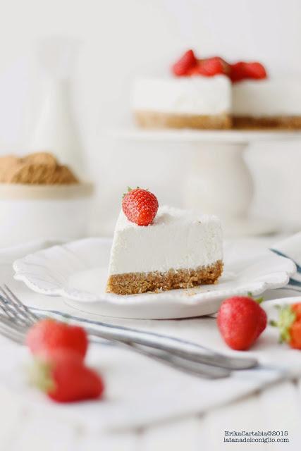 Cheesecake allo yogurt con cocco e fragole