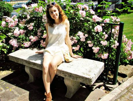 OOTD: white lace and rose garden