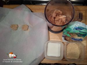 Polpettine di pollo alla paprica dolce e origano: pranzetto per le pupe 20150512_122709