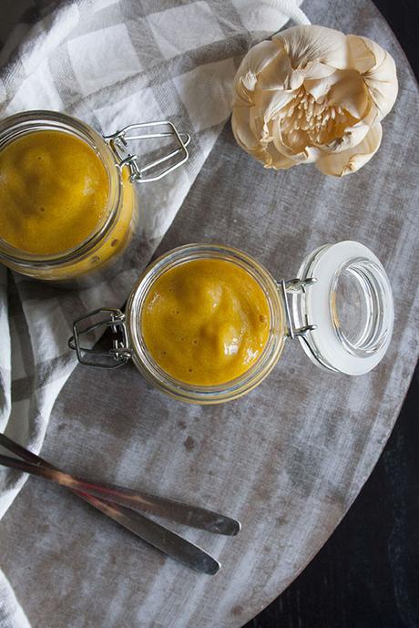 Budino di mango e banane con latte di riso e semi di chia