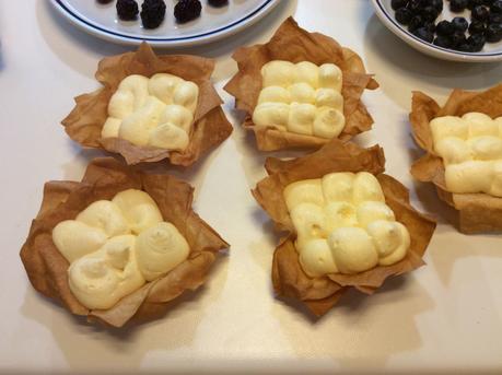 CESTINI DI PASTA FILLO CON CREMA AL MASCARPONE E FRUTTI DI BOSCO