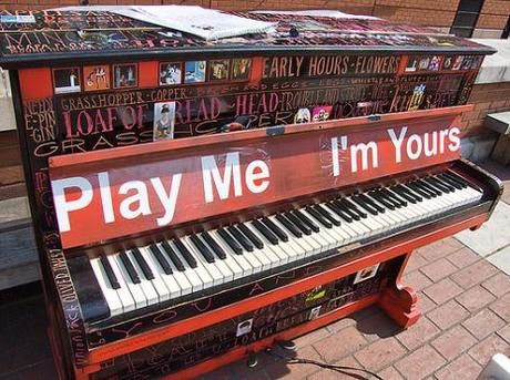 Play me, I’m yours : 30 pianoforti nelle strade di Parigi