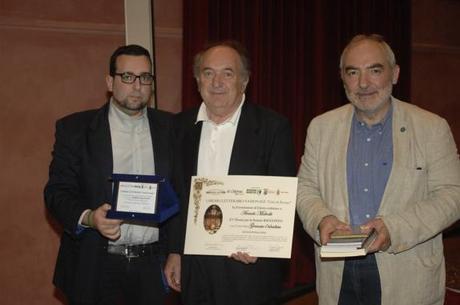 3° Premio Ex-Aequo Sezione Racconto  - ARMIDO MALVOLTI Riceve il premio da Lorenzo Spurio (Presidente di Giuria) e Marco Rotunno 