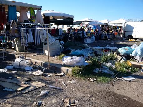 Anagnina quarto mondo. 12 foto ributtanti dal capolinea della Metro A. Non esiste nessun città al mondo dove succede roba simile Anagnina quarto mondo. 12 foto ributtanti dal capolinea della Metro A. Non esiste nessun città al mondo dove succede roba simile