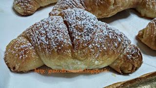 Cornetti sfogliati da bar a lievitazione naturale