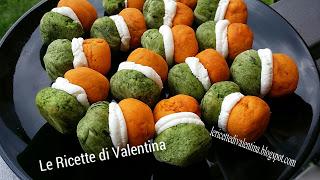 Buona festa della Repubblica!! Baci di dama salati tricolore pasticceria salata #8 (in cottura il rosso è diventato arancione...ma è il pensiero che conta!!! e in questo caso anche il gusto!)